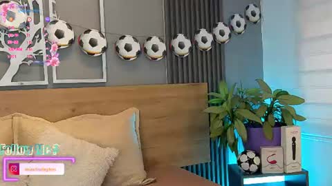 Elise Play Boobs online show from 06.12.26