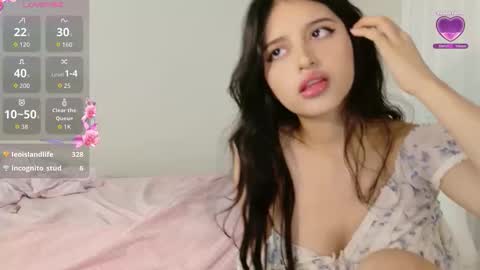 Snapshot of elisparadisex chatting on 10.30.25 eli 3 online show from 10.30.25