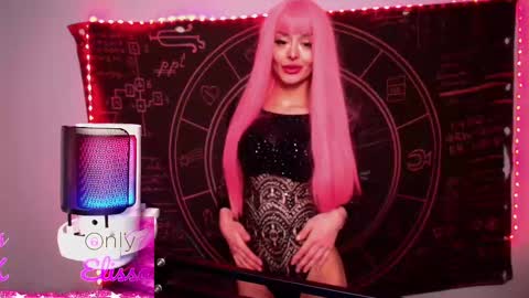 Petite Yumi online show from 03.07.25