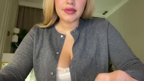 Snapshot of elixiirr chatting on 05.31.26 Stephanie online show from 05.31.26