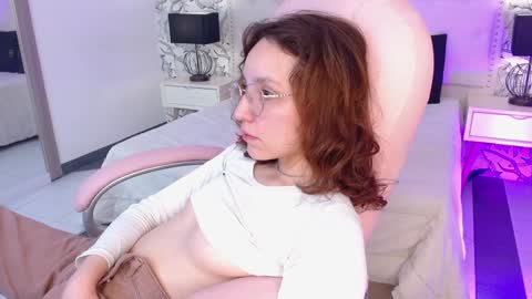 Snapshot of eliza_gh chatting on 01.12.25 Eliza online show from 01.12.25