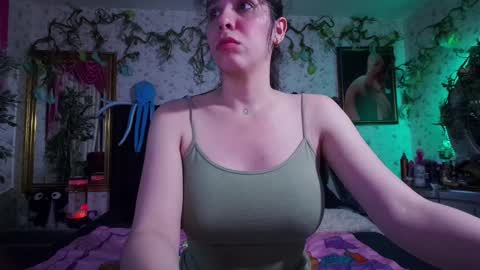 Snapshot of elizabeth77_ chatting on 02.15.25 Elizabeth online show from 02.15.25