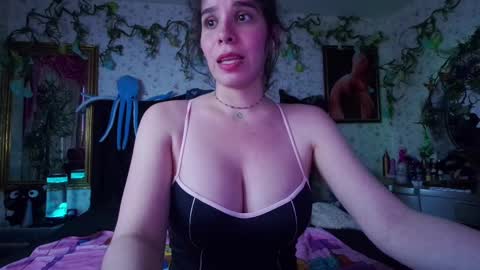 Snapshot of elizabeth77_ chatting on 02.18.25 Elizabeth online show from 02.18.25