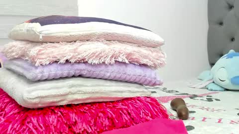 Snapshot of elizabeth_18_ chatting on 04.19.26 ELIZA online show from 04.19.26