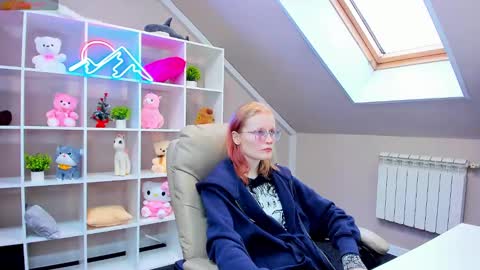 Snapshot of elizabeth_harpper chatting on 01.03.25 Elizabeth online show from 01.03.25