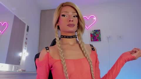 Snapshot of elizabeth_jones_01 chatting on 11.13.25 Eli online show from 11.13.25