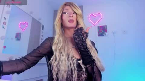 Snapshot of elizabeth_jones_01 chatting on 11.24.25 Eli online show from 11.24.25