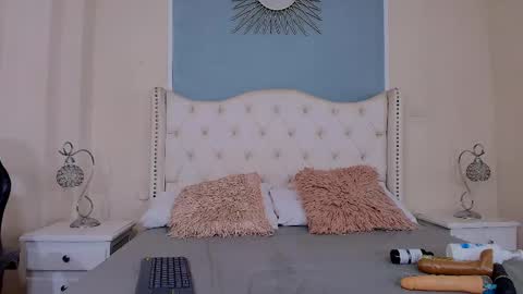 Elizabeth  online show from 03.10.26