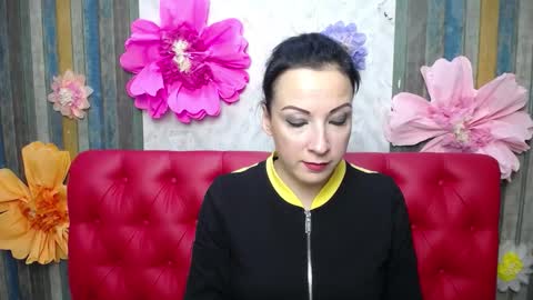 ElizabethSho online show from 10.18.25