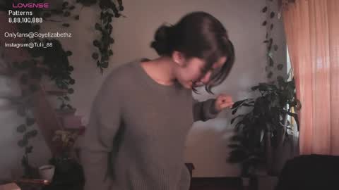 Snapshot of elizabethz chatting on 05.12.26 Tuli online show from 05.12.26