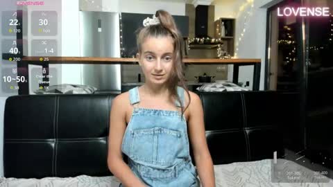 Snapshot of elizsweet chatting on 05.12.26 Eliz online show from 05.12.26