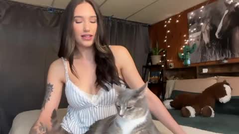 Ella online show from 04.28.26