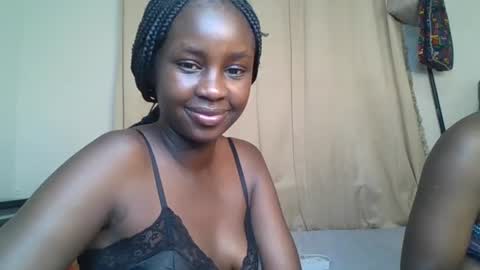 Snapshot of ella8_ chatting on 07.27.26 ella8_ online show from 07.27.26