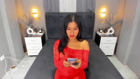 Ella online show from 12.04.24