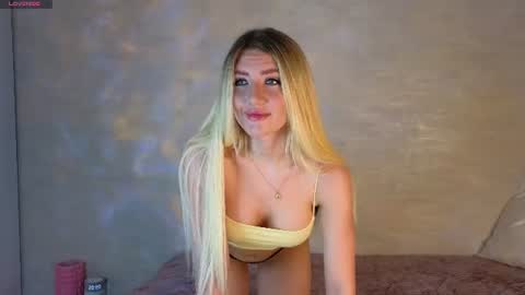 Snapshot of ella__sweety chatting on 06.27.26 Ella online show from 06.27.26