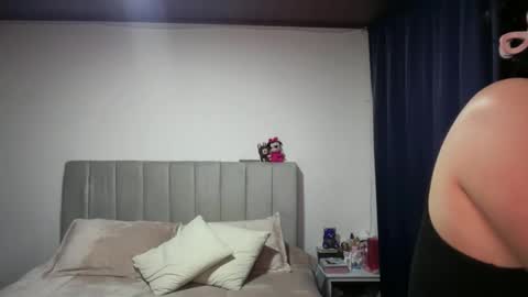 Snapshot of ella_aq chatting on 04.23.26 Ella online show from 04.23.26