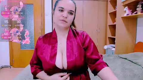 Snapshot of ella_diamonds chatting on 09.30.25 Ella online show from 09.30.25