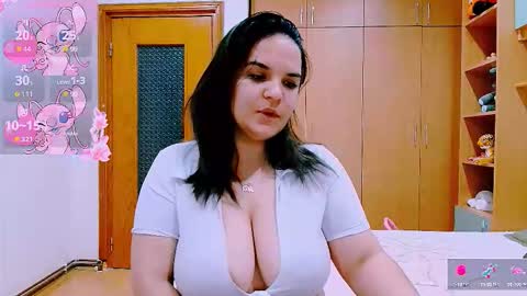 Snapshot of ella_diamonds chatting on 10.13.25 Ella online show from 10.13.25