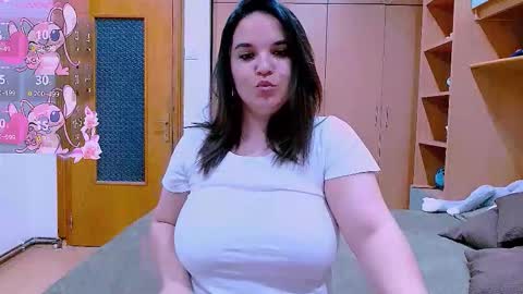 Snapshot of ella_diamonds chatting on 10.23.25 Ella online show from 10.23.25