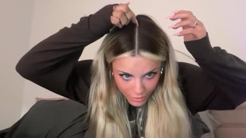 Snapshot of ella_hill chatting on 02.04.26 Ella online show from 02.04.26