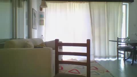 Ella online show from 10.10.25