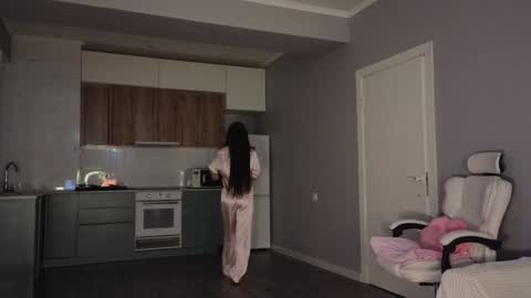 Snapshot of ella_lee15 chatting on 02.14.26 Lee online show from 02.14.26