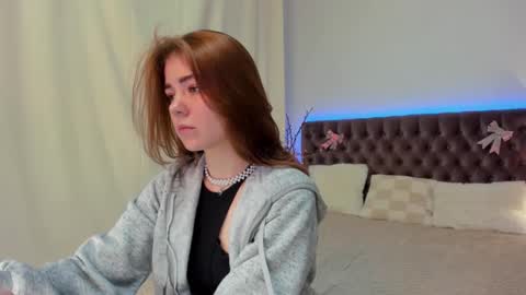 Snapshot of ella_mayers chatting on 02.09.25 Ella Mayers online show from 02.09.25