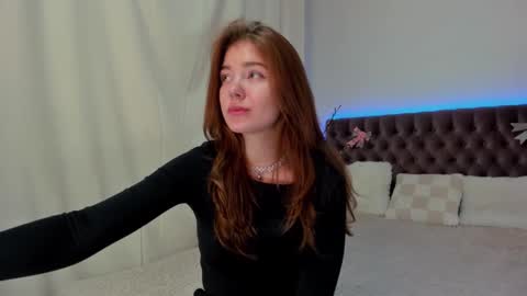 Snapshot of ella_mayers chatting on 02.19.25 Ella Mayers online show from 02.19.25