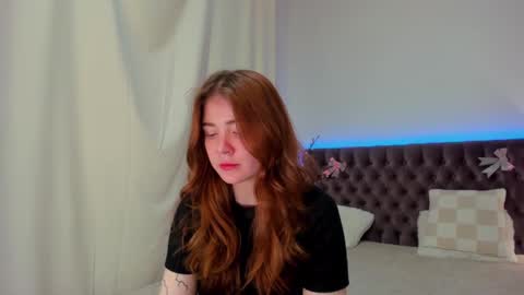 Snapshot of ella_mayers chatting on 02.26.25 Ella Mayers online show from 02.26.25