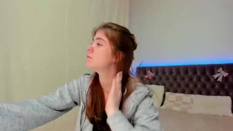 Snapshot of ella_mayers chatting on 03.08.25 Ella Mayers online show from 03.08.25