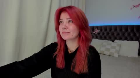 Snapshot of ella_mayers chatting on 09.25.25 Ella Mayers online show from 09.25.25