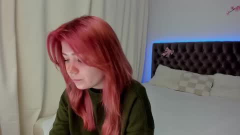 Snapshot of ella_mayers chatting on 09.28.25 Ella Mayers online show from 09.28.25
