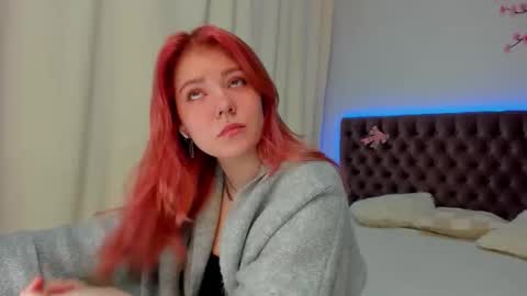 Snapshot of ella_mayers chatting on 10.04.25 Ella Mayers online show from 10.04.25