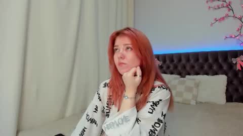 Snapshot of ella_mayers chatting on 10.09.25 Ella Mayers online show from 10.09.25