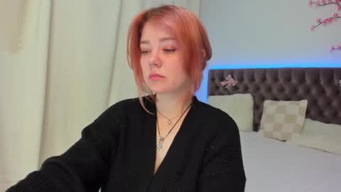 Snapshot of ella_mayers chatting on 10.18.25 Ella Mayers online show from 10.18.25