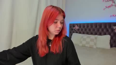 Snapshot of ella_mayers chatting on 10.23.25 Ella Mayers online show from 10.23.25