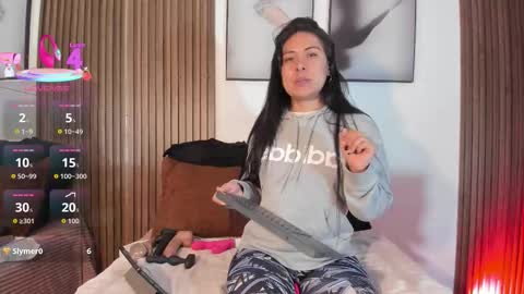 Snapshot of ella_rouse1 chatting on 11.30.25 ella rouse online show from 11.30.25