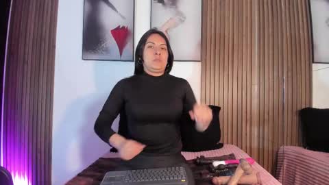 Snapshot of ella_rouse1 chatting on 01.12.26 ella rouse online show from 01.12.26