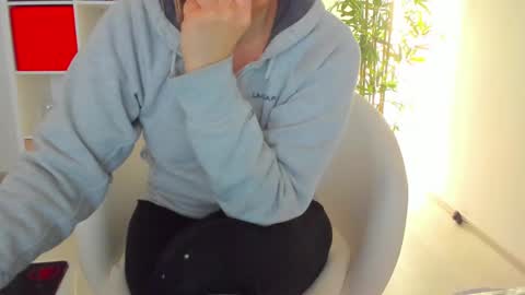 Snapshot of ella_squirt chatting on 03.06.25 ella_squirt online show from 03.06.25