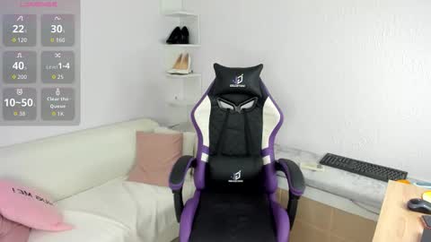 Ella online show from 09.17.25