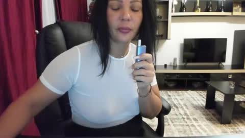 Ella online show from 12.21.25