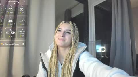 ella_vee online show from 10.25.25