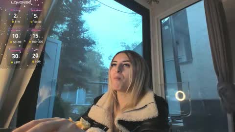 ella_vee online show from 11.14.25