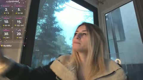 ella_vee online show from 11.16.25