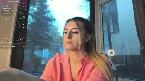 ella_vee online show from 11.20.25