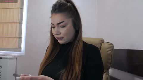 Snapshot of ellabelle_ chatting on 03.25.26 Ella online show from 03.25.26