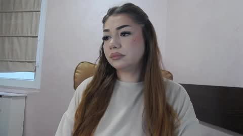 Snapshot of ellabelle_ chatting on 04.01.26 Ella online show from 04.01.26