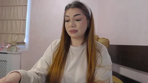 Snapshot of ellabelle_ chatting on 04.06.26 Ella online show from 04.06.26