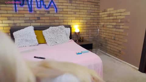 Snapshot of ellacharmx chatting on 12.15.24 Ella online show from 12.15.24