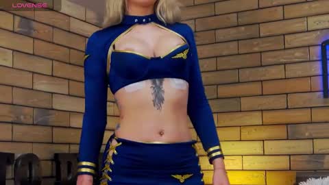 Snapshot of ellacharmx chatting on 12.19.24 Ella online show from 12.19.24